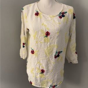 Kindred top floral and embroidered White. size L. Beautiful